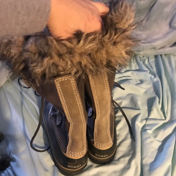 Like new sorel Joan of arctic boots - Picture 3 of 4